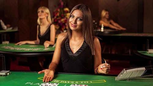 poker-table-dealer